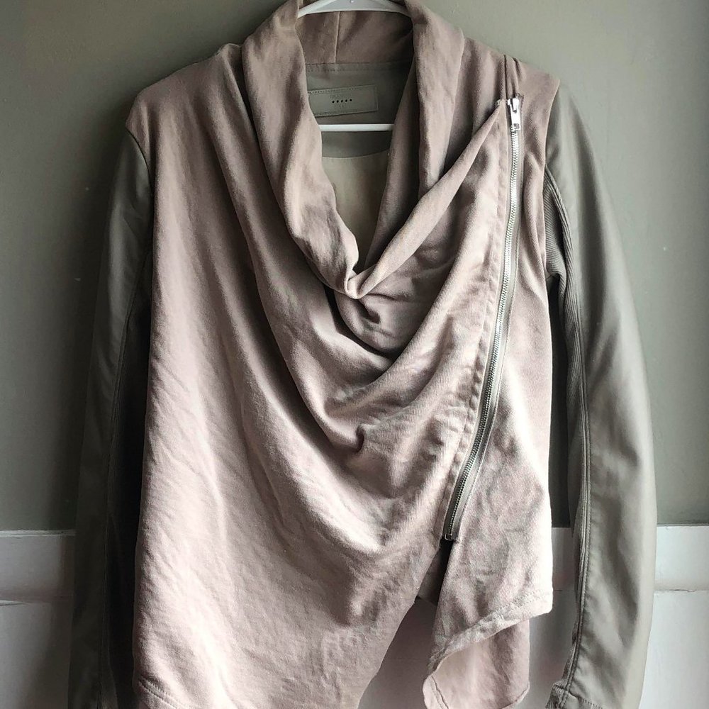 Blank NYC diagonal zip cream leather jacket sz s
